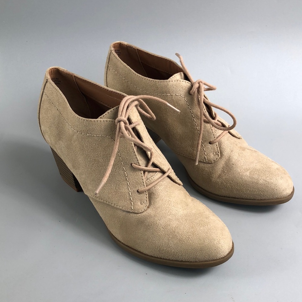 Indigo Rd Women's Beige Suede Lace-Up Heeled Oxfords Size 8.5